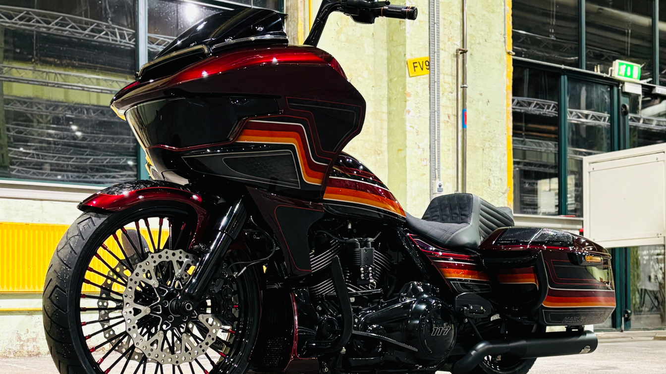 Road Glide 2023.5 ombygning: "80's" — lydsystem fra bunden og 23" forhjul