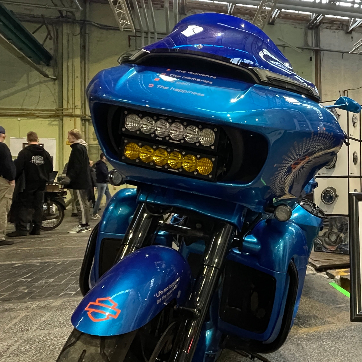 Road Glide ombygning: "The Equalizer" — Hertz-lyd, Magnus bagger-kit og Razor Tour Pak