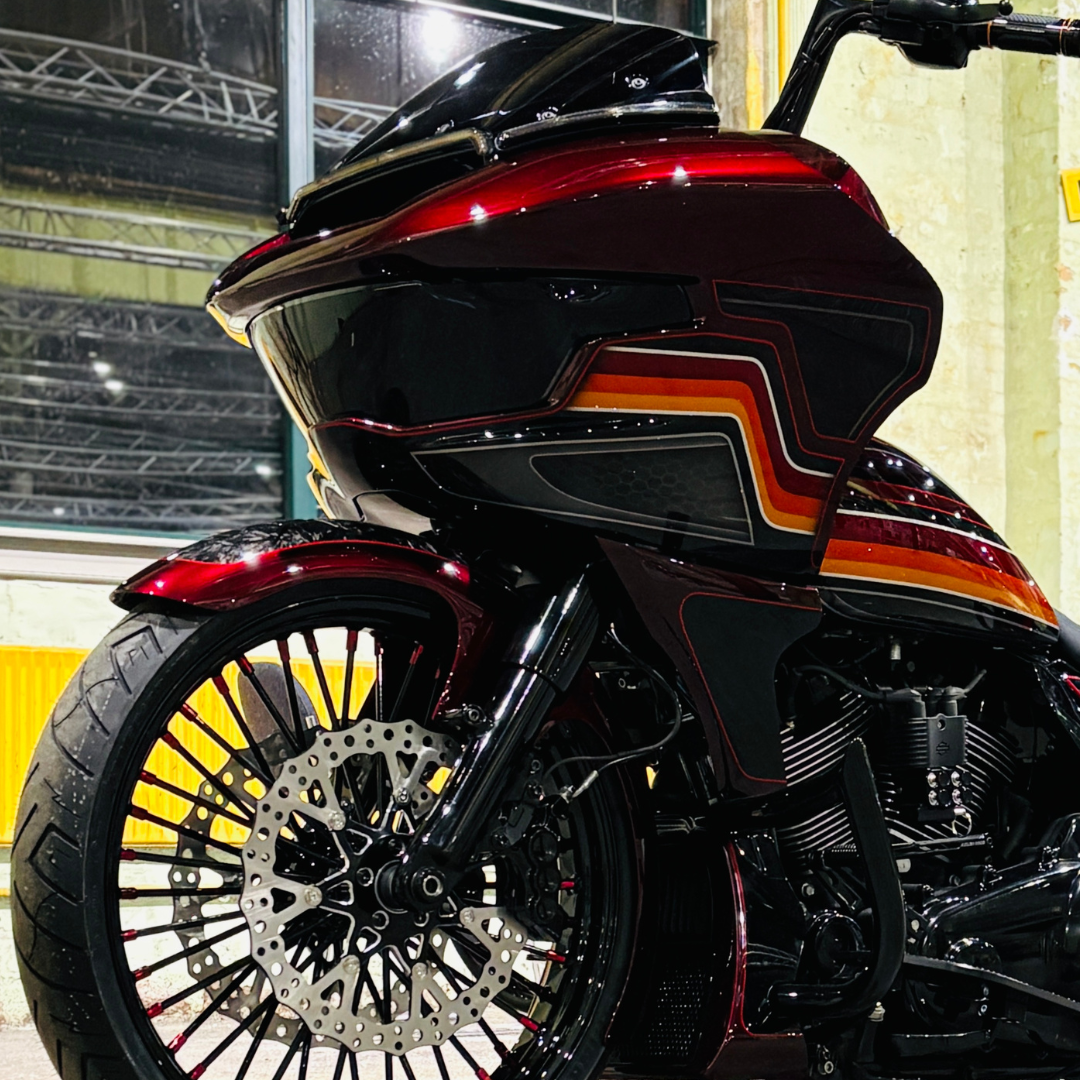 Road Glide 2023.5 ombygning: "80's" — lydsystem fra bunden og 23" forhjul