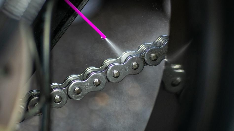 https://mctech.dk/wp-content/uploads/2019/02/02-Dry-Chain-Lube-PDP-Highlight_950x_crop_center.jpg