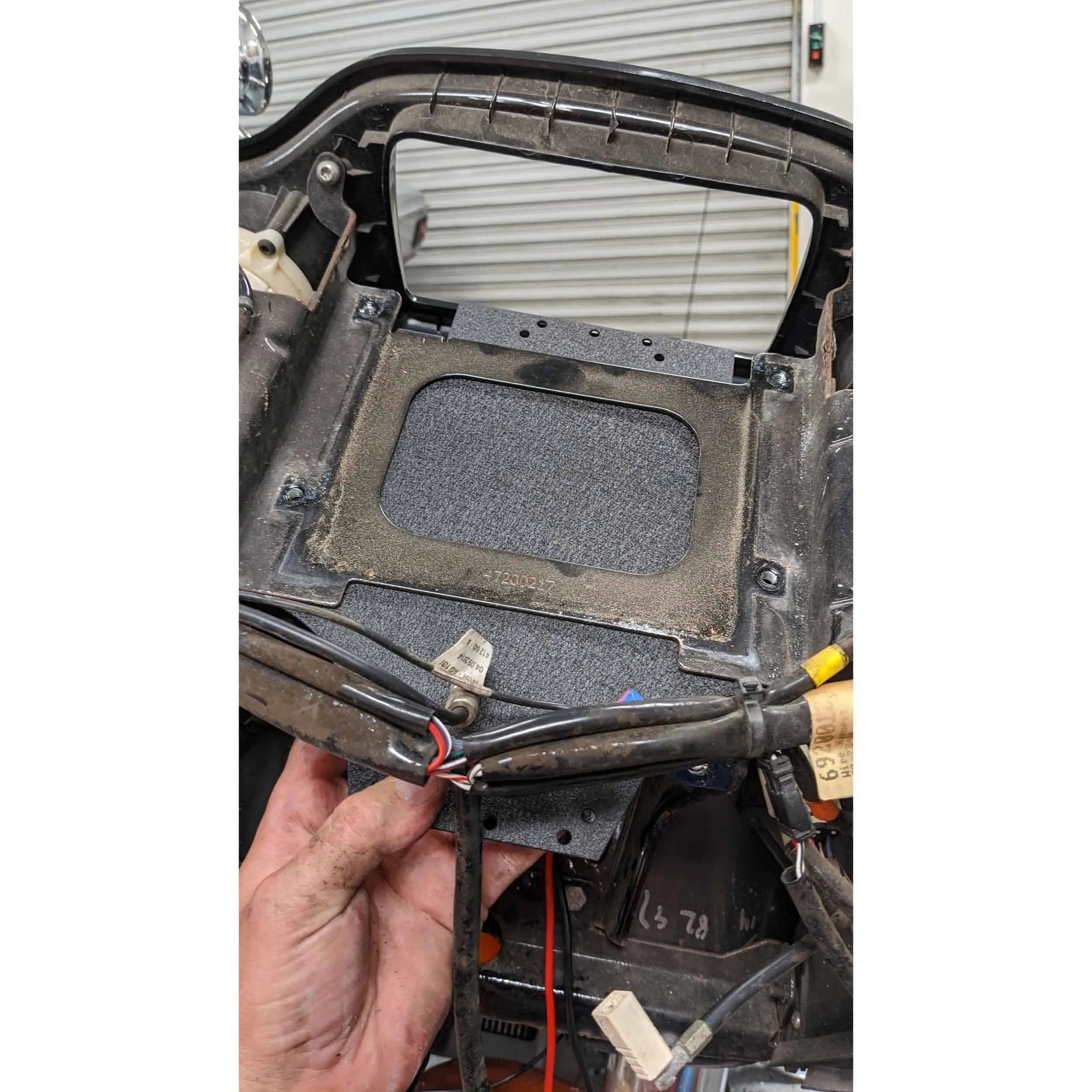 SADDLE TRAMP – Monteringsplade til forstærker