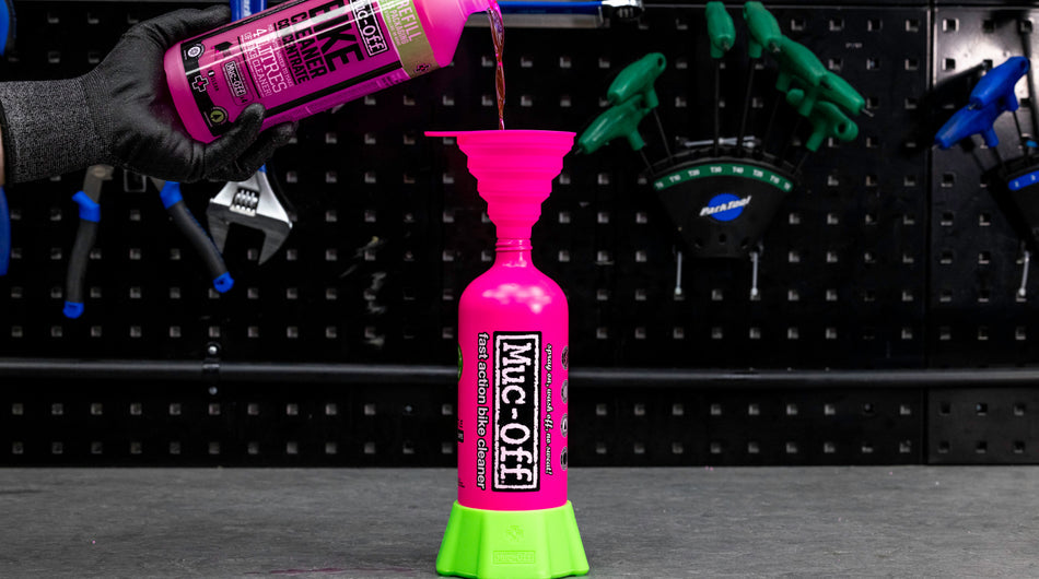https://mctech.dk/wp-content/uploads/2022/02/Collapsible_Silicone_Funnel_-_MR5_2035_1_950x_crop_center.jpg