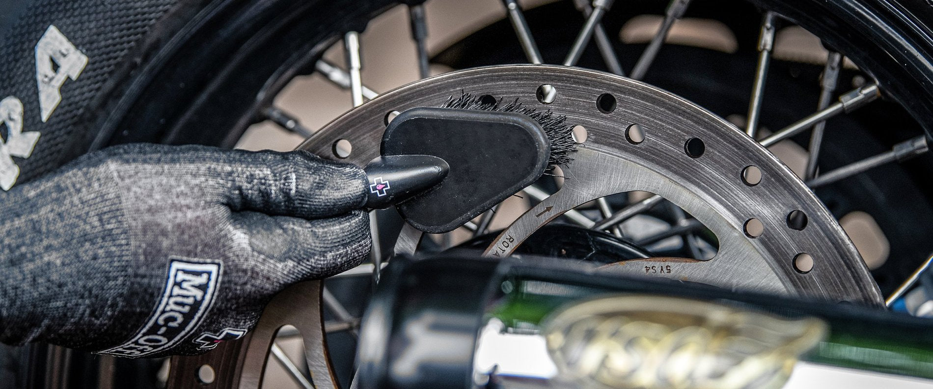 https://mctech.dk/wp-content/uploads/2019/02/Detailing-Brush-HeroPDP-Full-width-lifestyle_1900x_crop_center.jpg