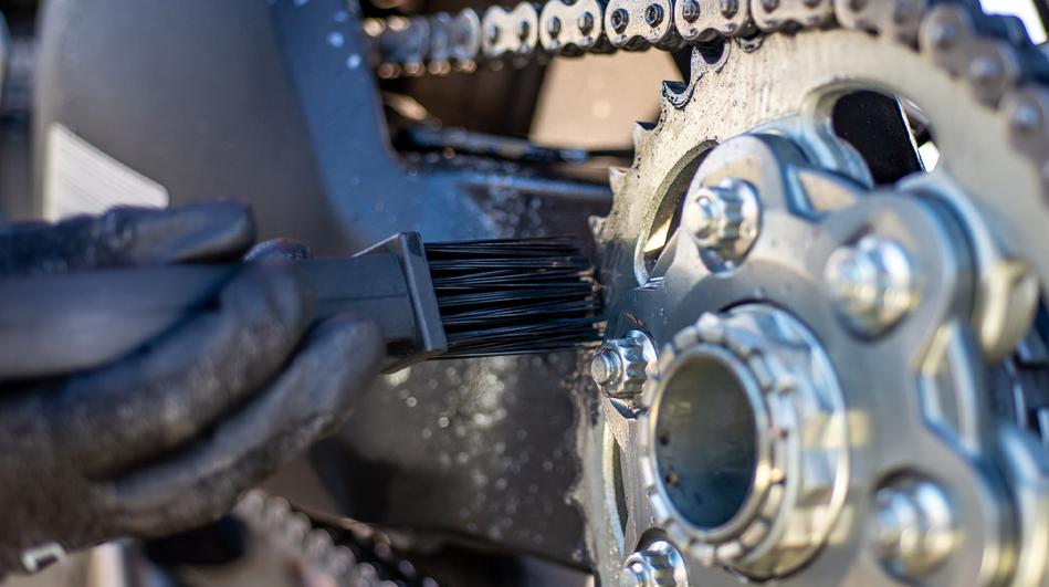 https://mctech.dk/wp-content/uploads/2019/02/HIGHLIGHT_1_-Moto-Chain-Brush_950x_crop_center.jpg