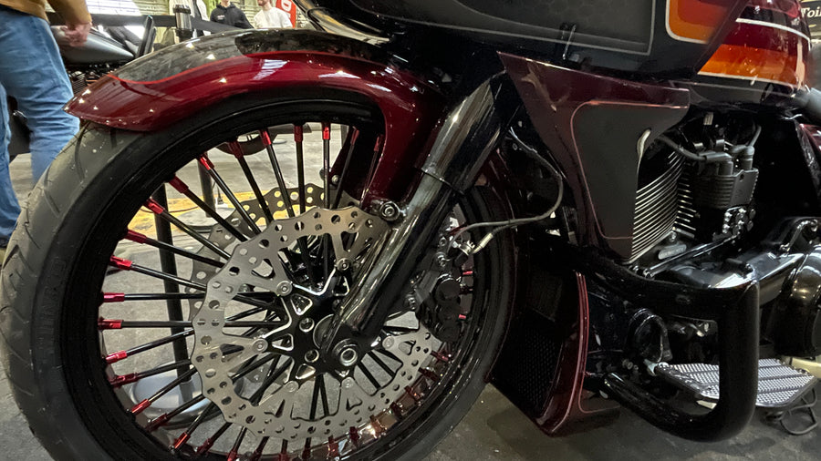 Road Glide 2023.5 ombygning: "80's" — lydsystem fra bunden og 23" forhjul