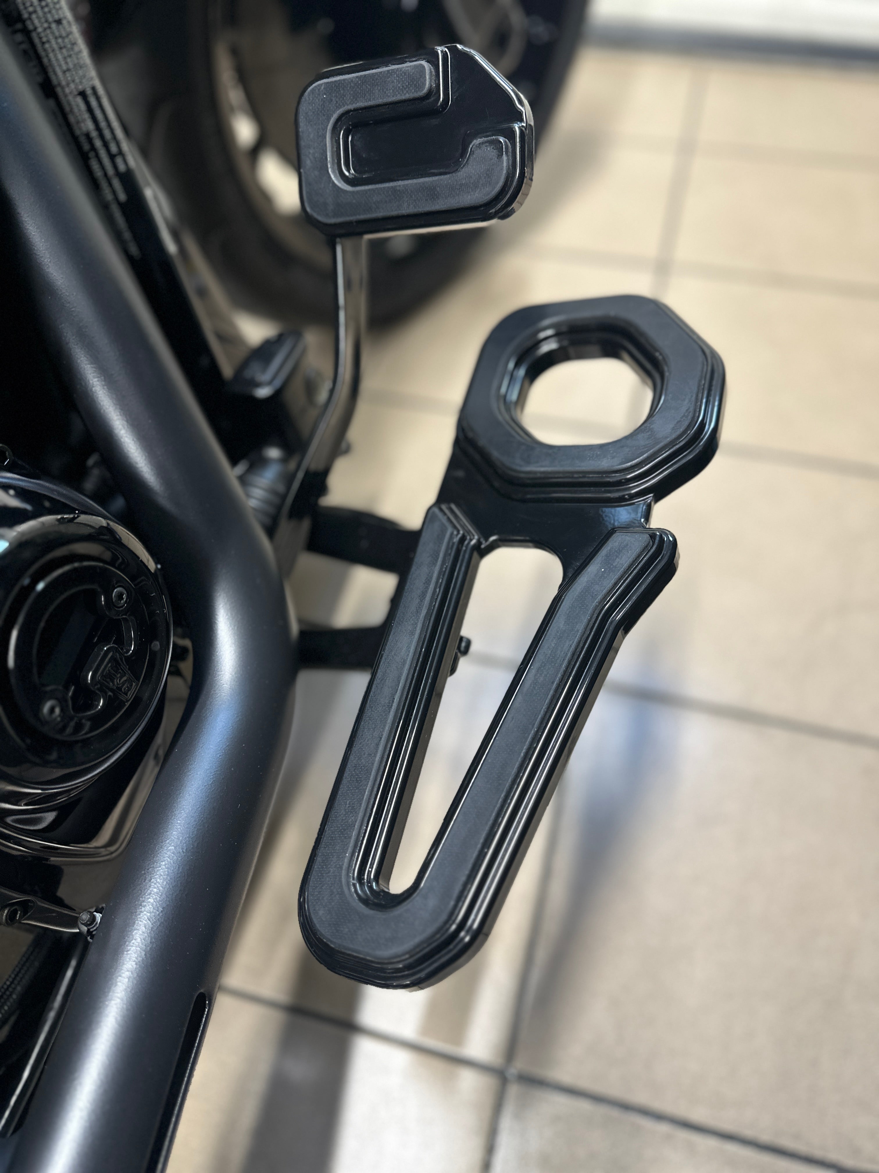 Impala Series Milwaukee-8 Softail Floorboard set