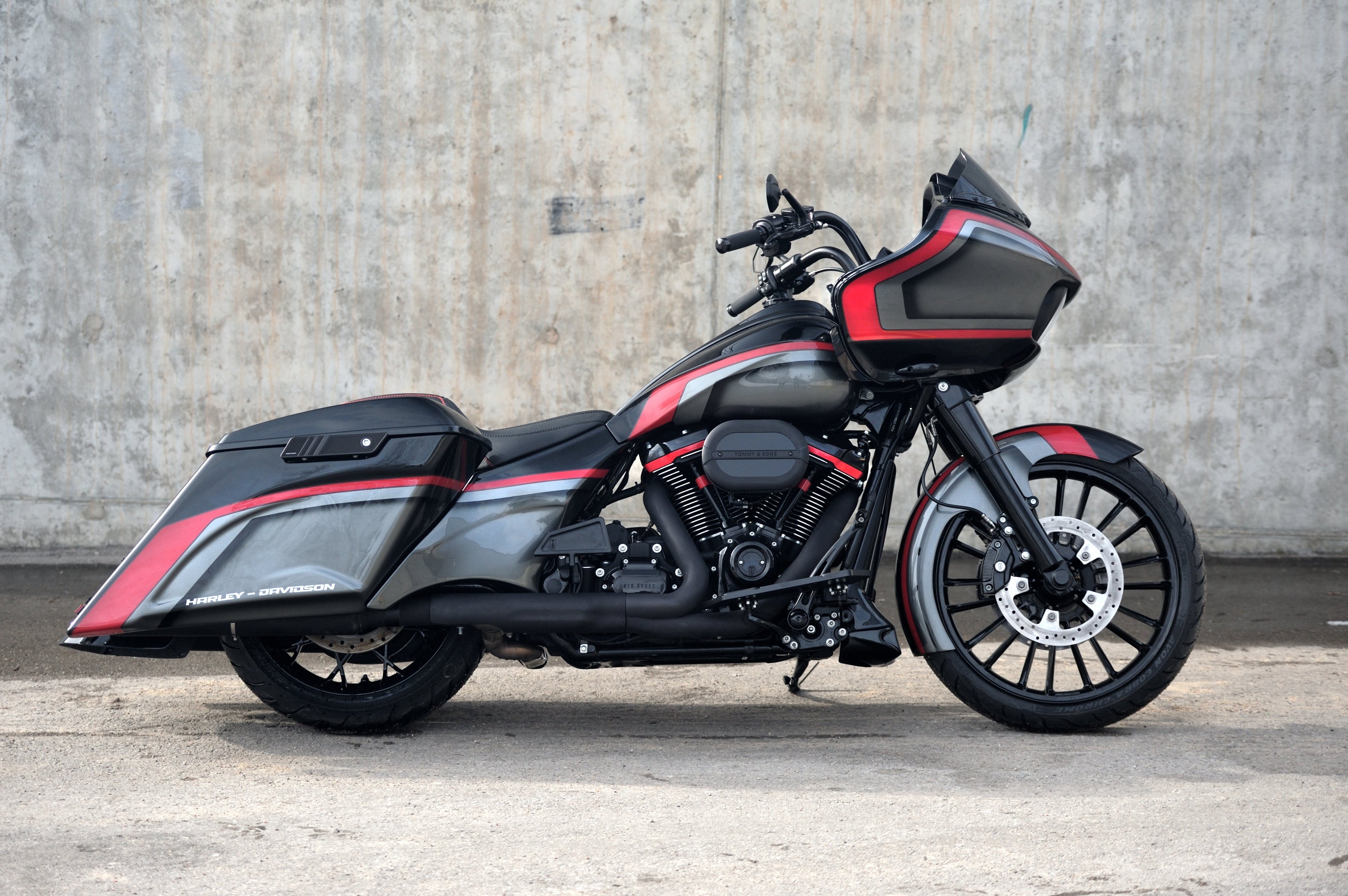 Magnus side cover and tank shroud set for Harley Davidson Touring 2014 up models