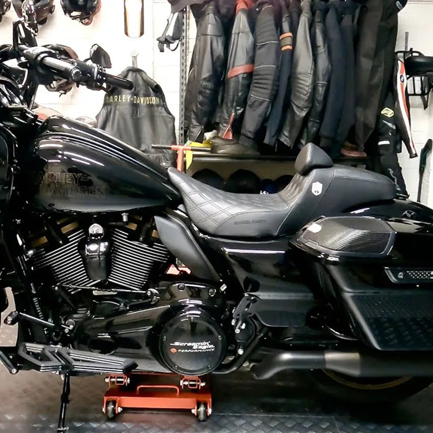 Saddlmen SDC Performance Grip – Pro Series m/ryglæn til (Softail/Touring/Dyna)