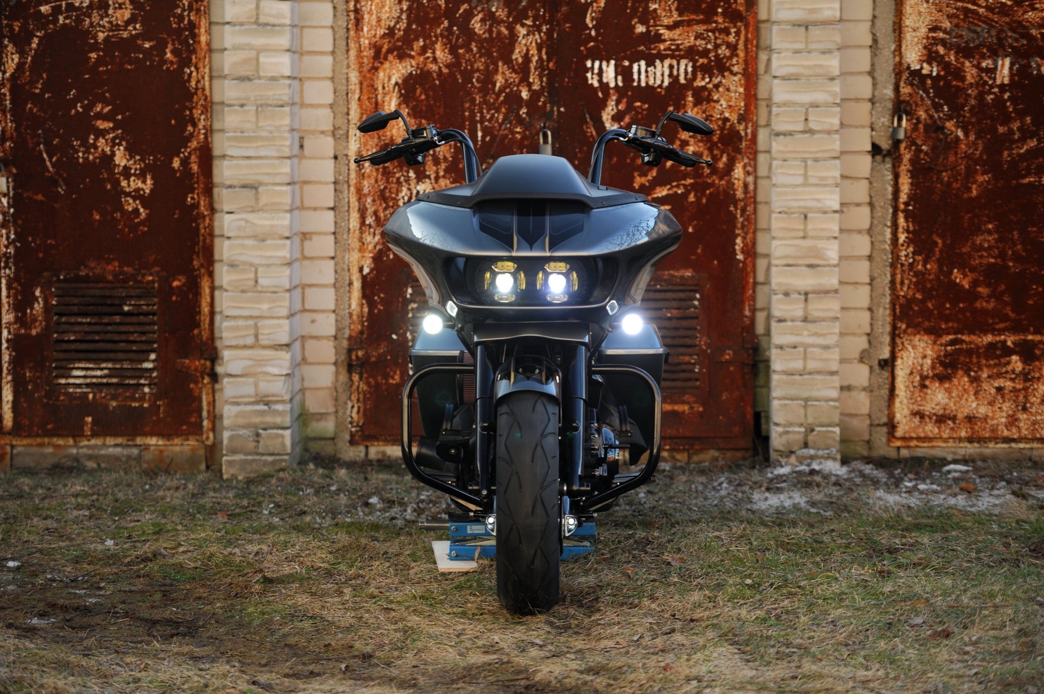 Bolt on Custom Radiator Cover for Harley Davidson Milwaukee-8