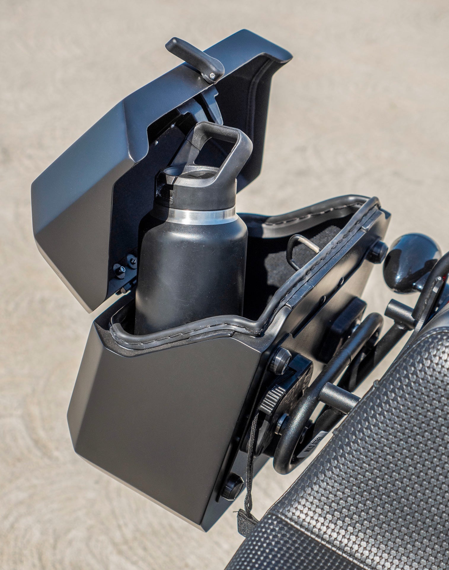 20L - Outlaw Quick-Mount Small Harley Softail Low Rider S FXLRS Matte Hard Saddlebags