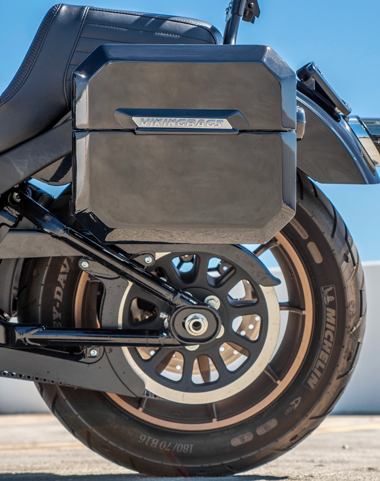 20L - Outlaw Quick-Mount Small Harley Softail Low Rider S FXLRS Painted Hard Saddlebags