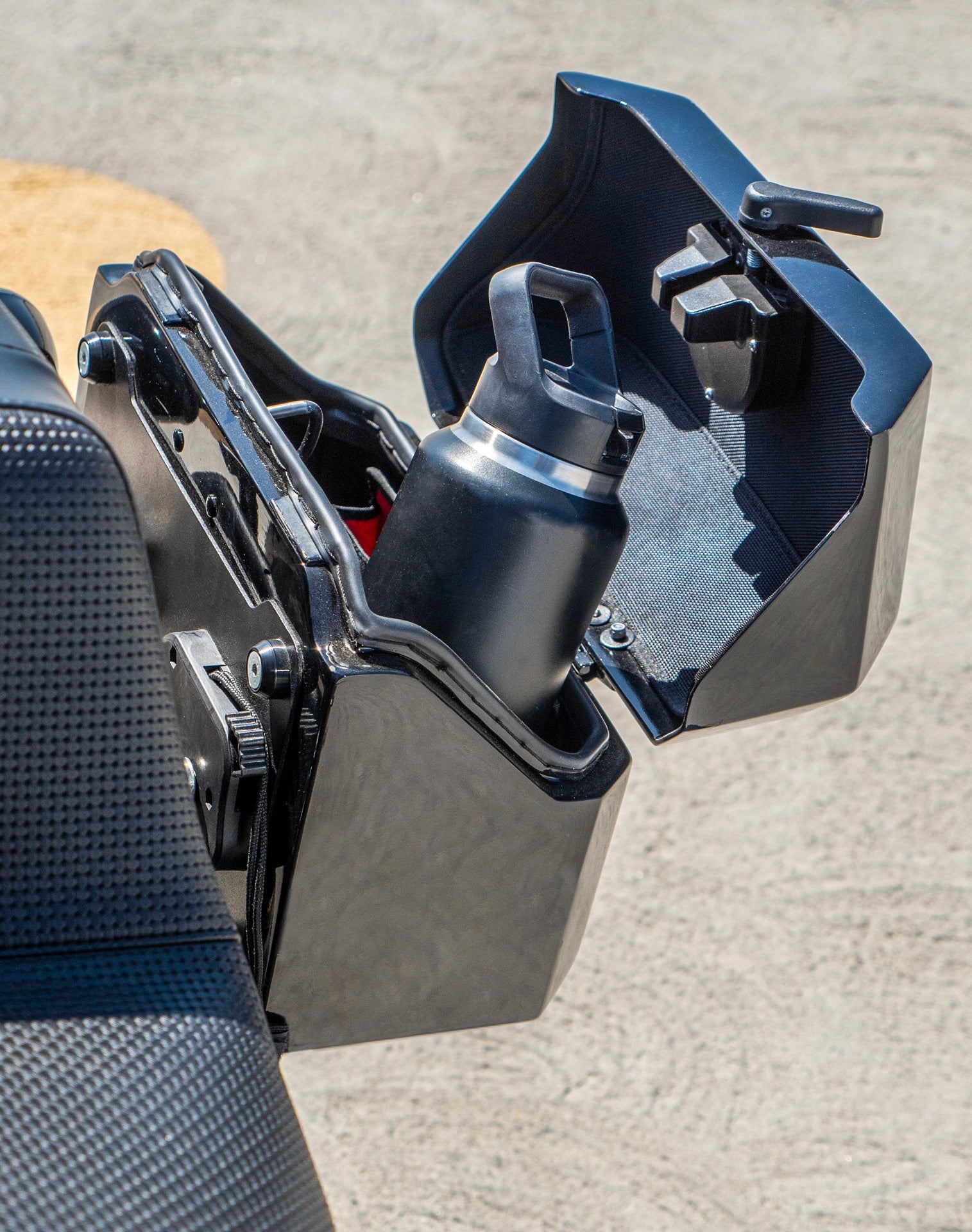 20L - Outlaw Quick-Mount Small Harley Softail Low Rider S FXLRS Painted Hard Saddlebags