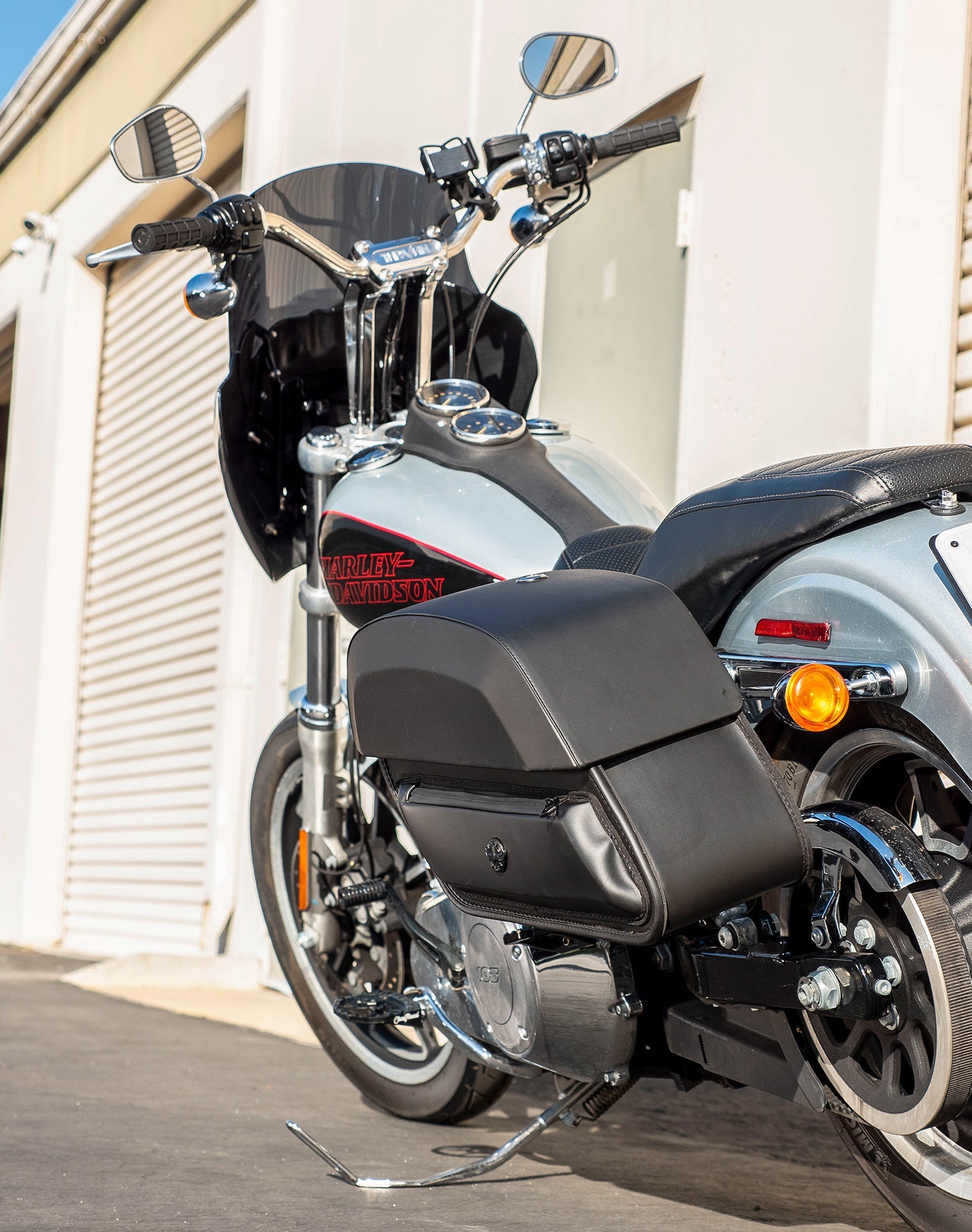 28L - Pantheon Medium Quick Mount Motorcycle Saddlebags For Harley Davidson Dyna Low Rider FXDL/I