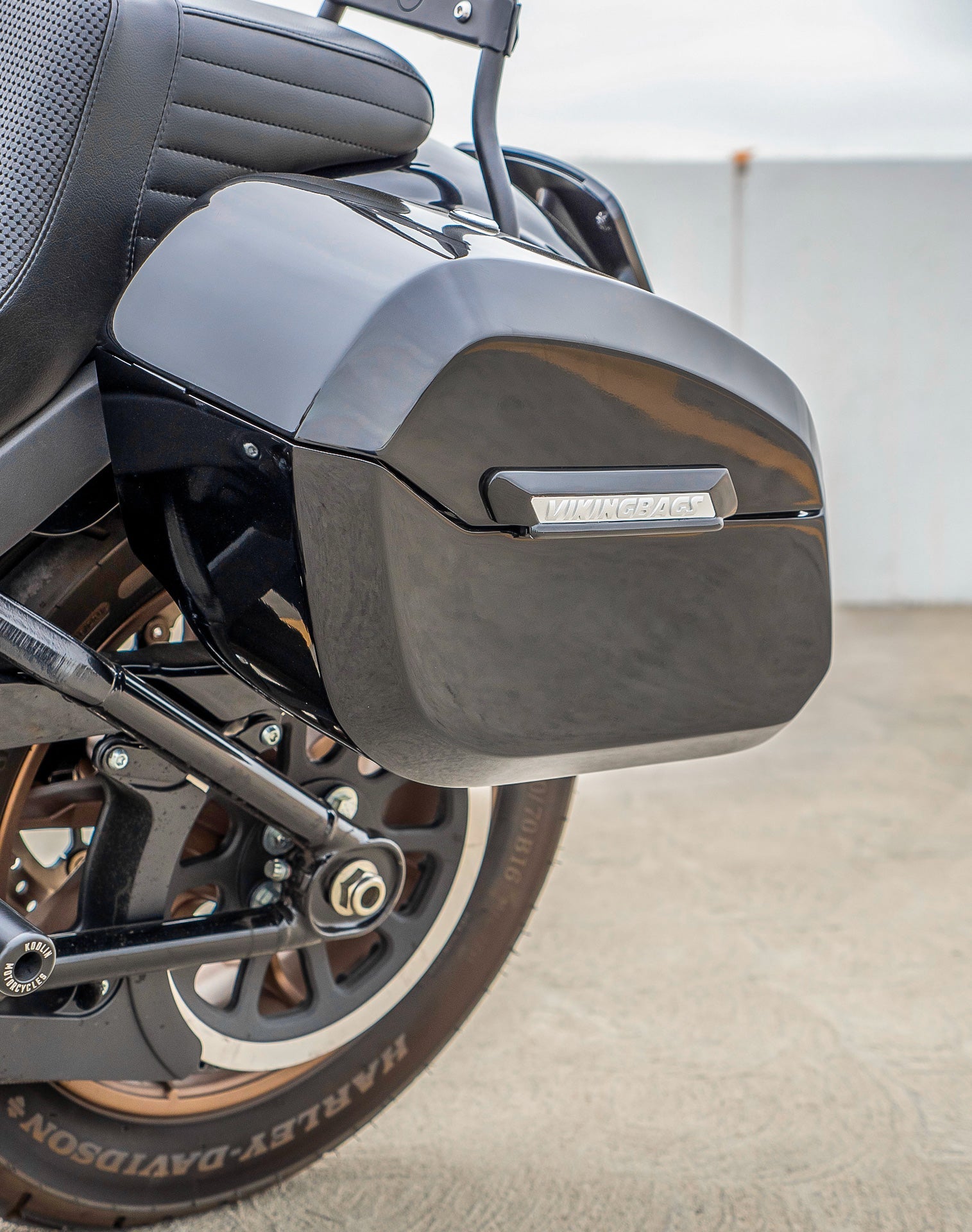 32L - Mørke Store Quick Mount Lakerede Hårde Sadel tasker til Harley Softail Low Rider S FXLRS