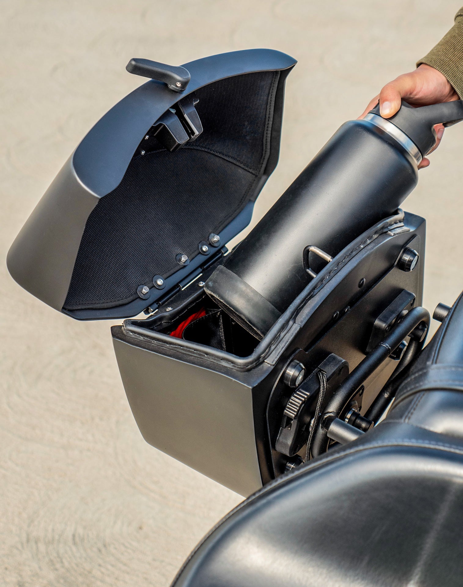 24L - Ironclad Quick-Mount Medium Harley Softail Low Rider S FXLRS Matte Hard Saddlebags