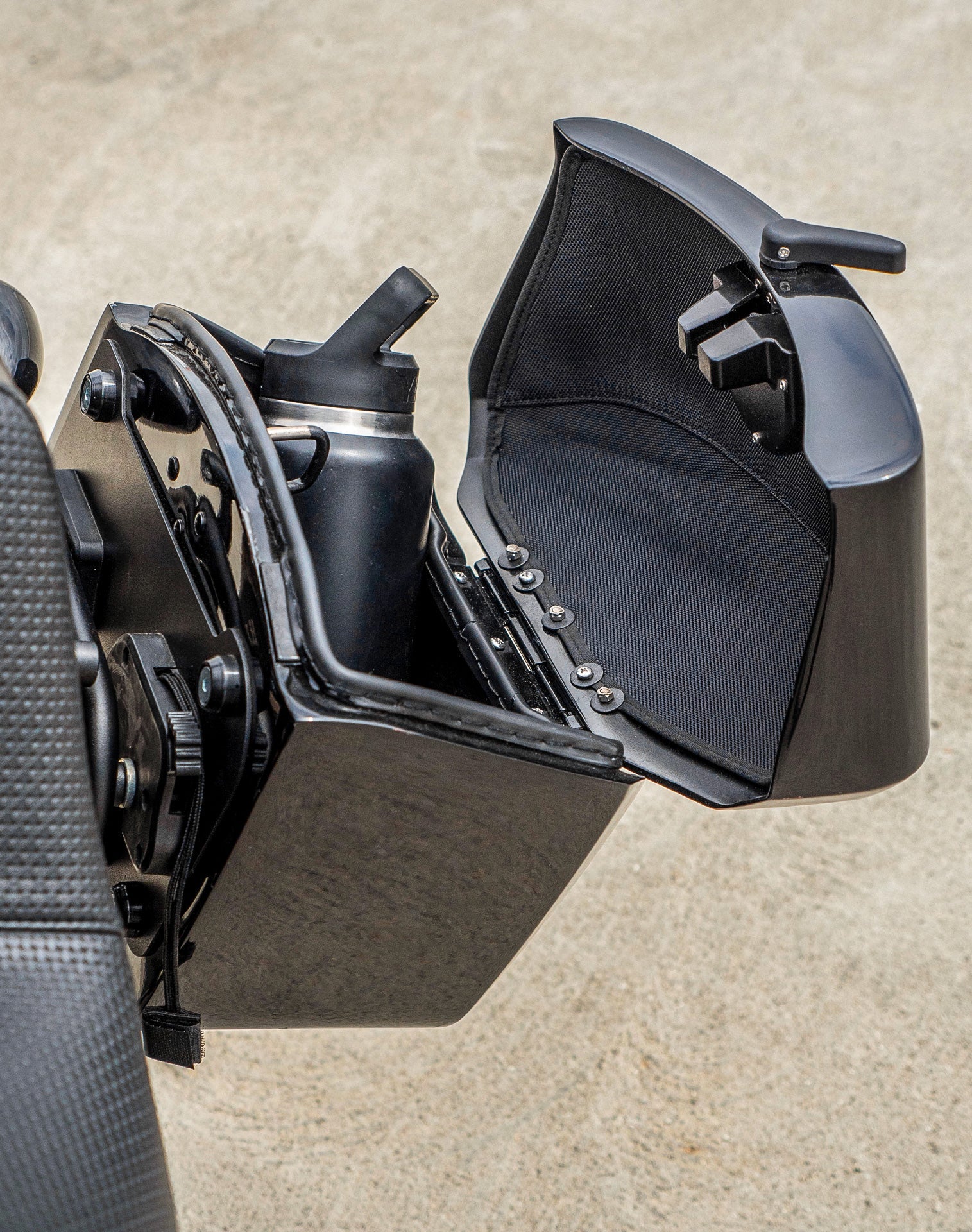 24L - Ironclad Quick-Mount Medium Harley Softail Low Rider S FXLRS Painted Hard Saddlebags