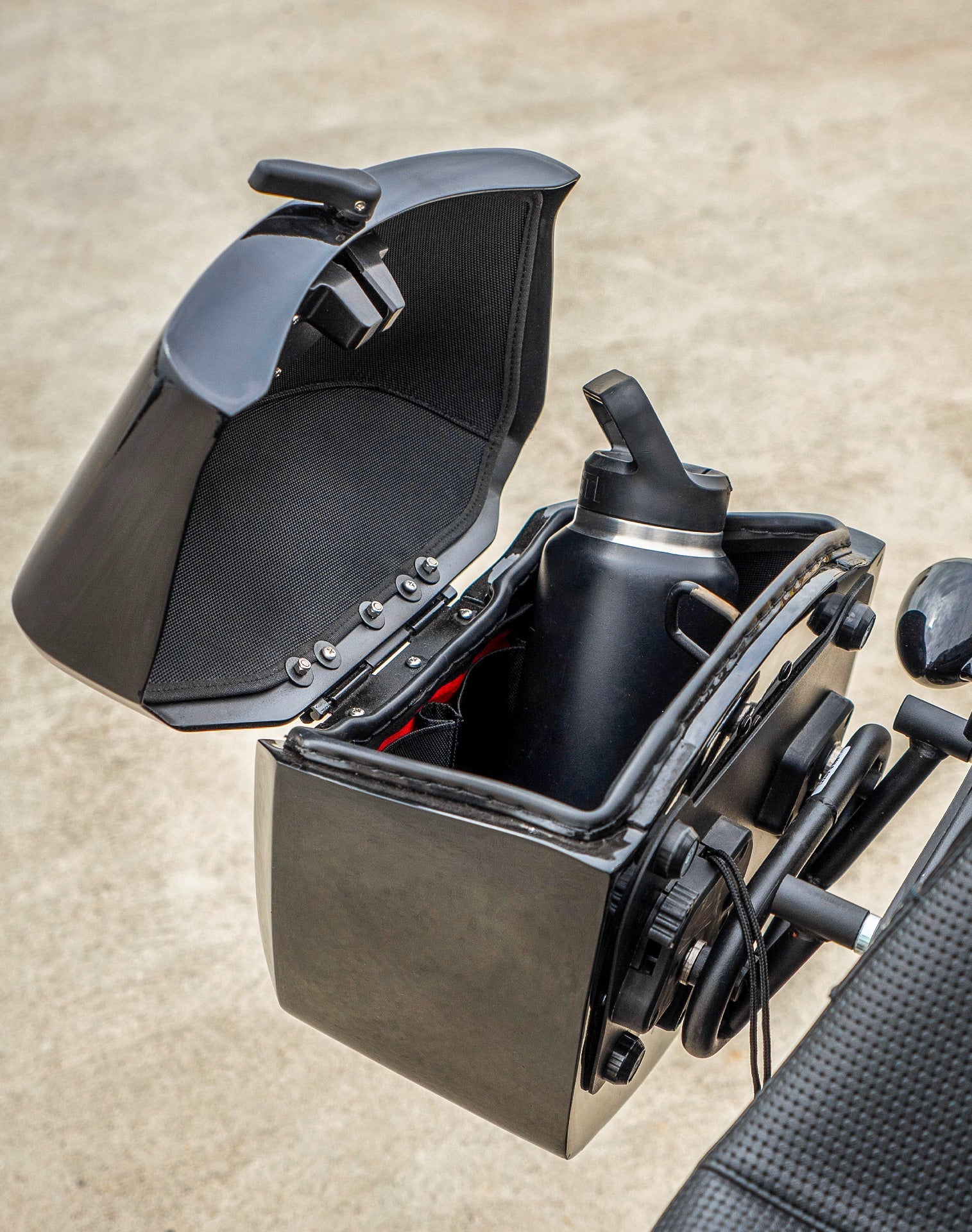 24L - Ironclad Quick-Mount Medium Harley Softail Low Rider S FXLRS Painted Hard Saddlebags